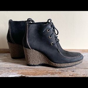 Timberland black leather lace up wedge booties sz6